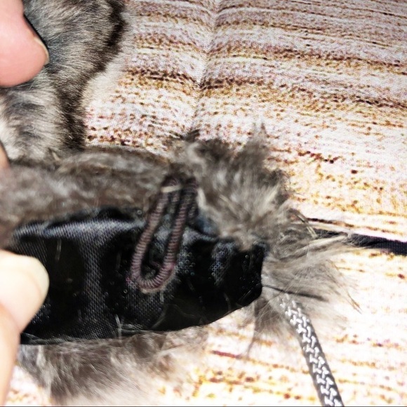 Vintage Faux Fur Choker Collar with Pom Poms - Picture 6 of 7